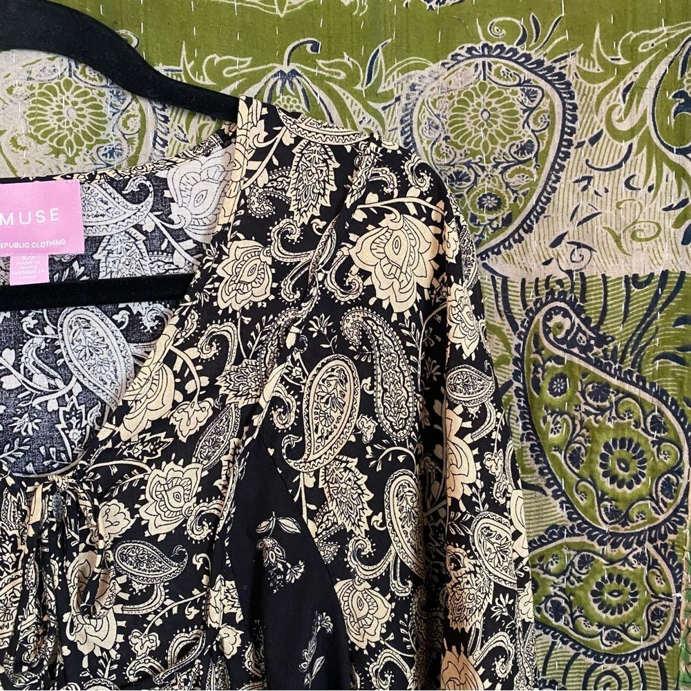 Muse Black/ Tan Sherry Paisley Baby Doll Bohemian Peasant Blouse Size Small - Picture 4 of 16